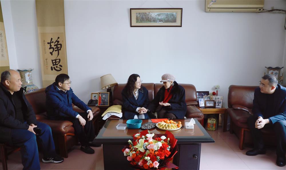 歲寒情深，新春送暖！ 濟南產(chǎn)發(fā)集團黨委書記、董事長黃蓓走訪慰問離退休老干部
